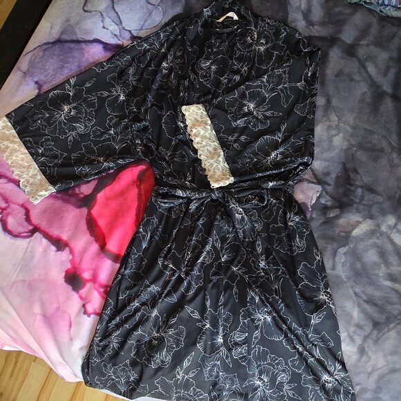 La Vie En Rose kimono robe - Picture 2 of 4